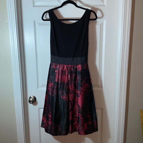 Women’s Floral Black and Red Dress Special Event Size 16 Dress Barn Side Pockets - Picture 1 of 8